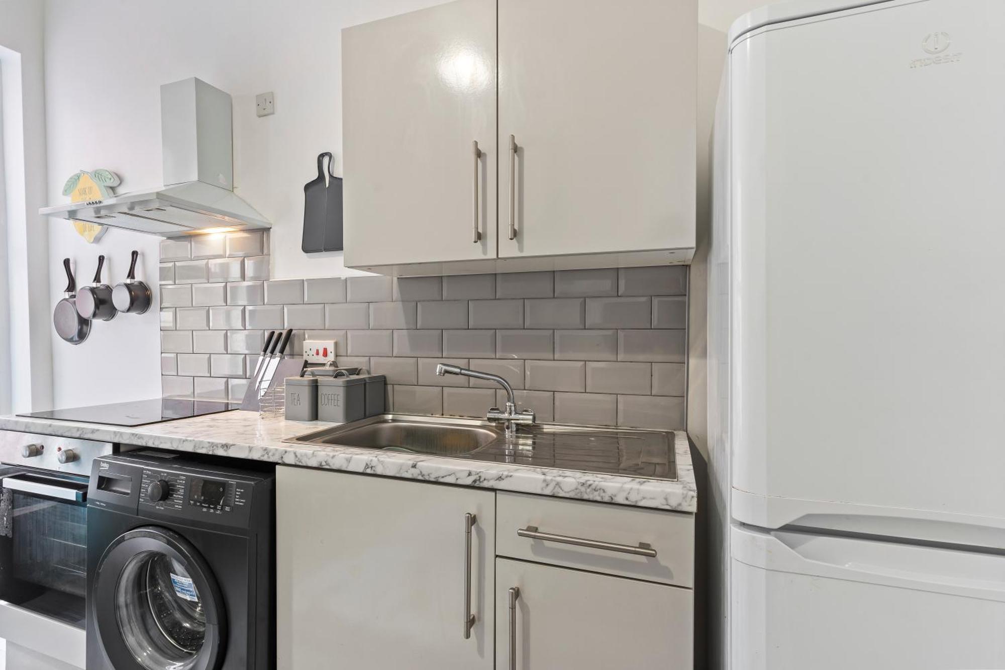 Free Parking-Contractors-Families-Comfortable Birmingham