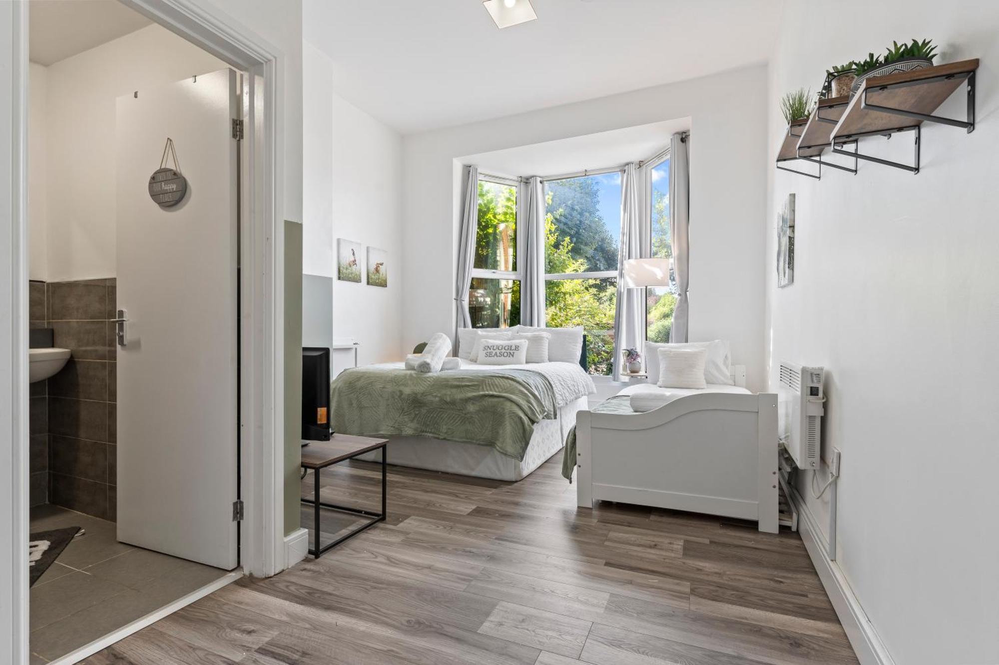 Free Parking-Contractors-Families-Comfortable Apartment Birmingham