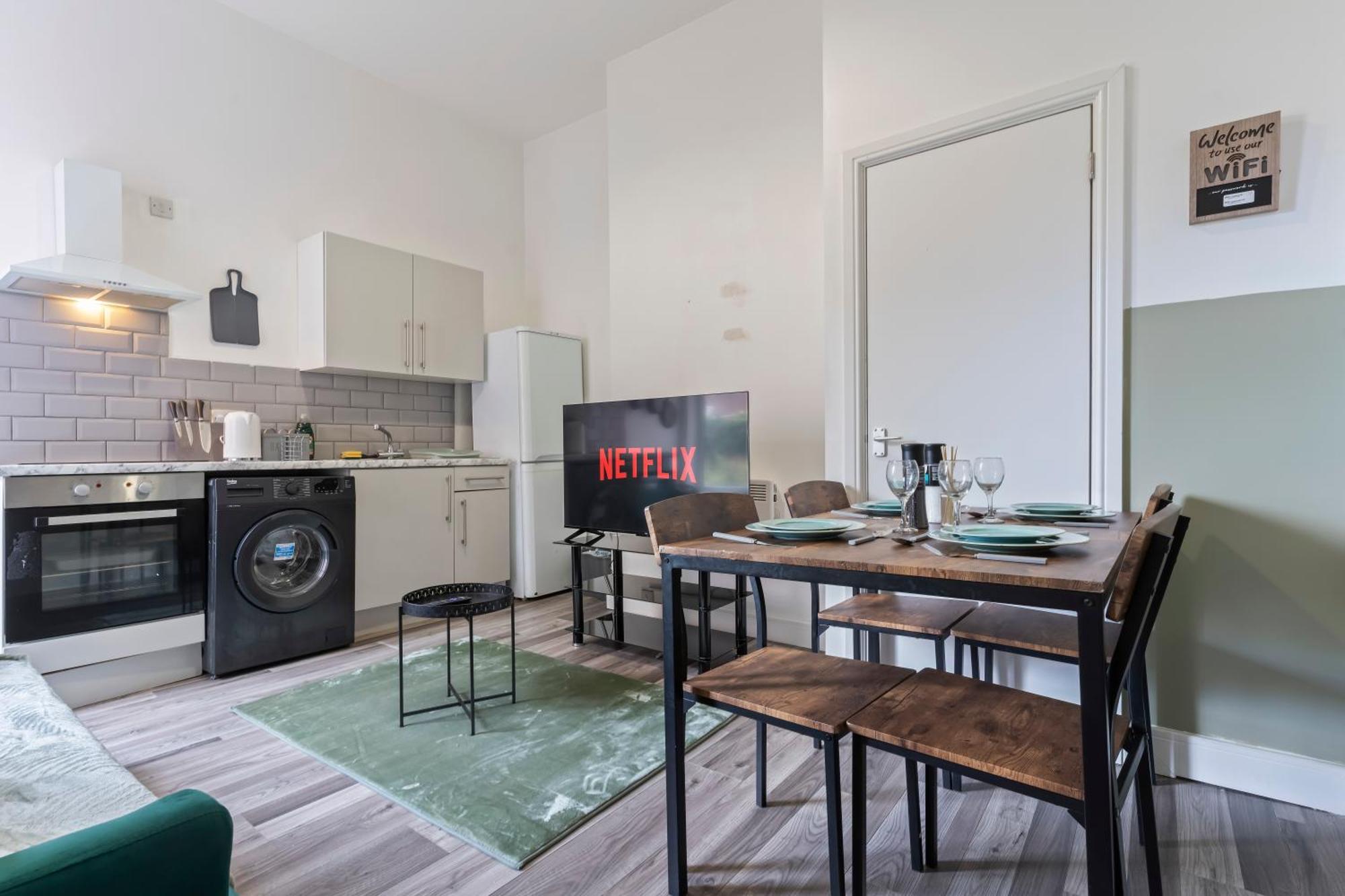 Apartment Free Parking-Contractors-Families-Comfortable Birmingham